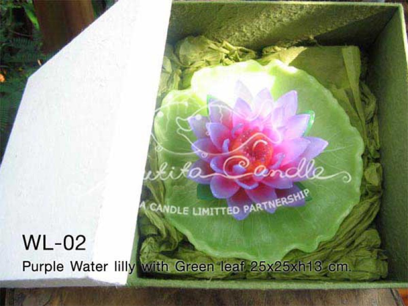 เทียนหอม เดชอุดม : WATER LILY SET|Purple Water Lilly With Green Leaf
A TOUCH OF THAI LOTUS CANDLES|WL-02|25 x 25 x h 13 cm