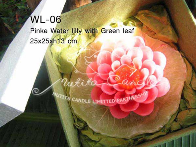 เทียนหอม เดชอุดม : WATER LILY SET|Pink Water Lilly With Green Leaf
A TOUCH OF THAI LOTUS CANDLES|WL-06|25 x 25 x h 13 cm