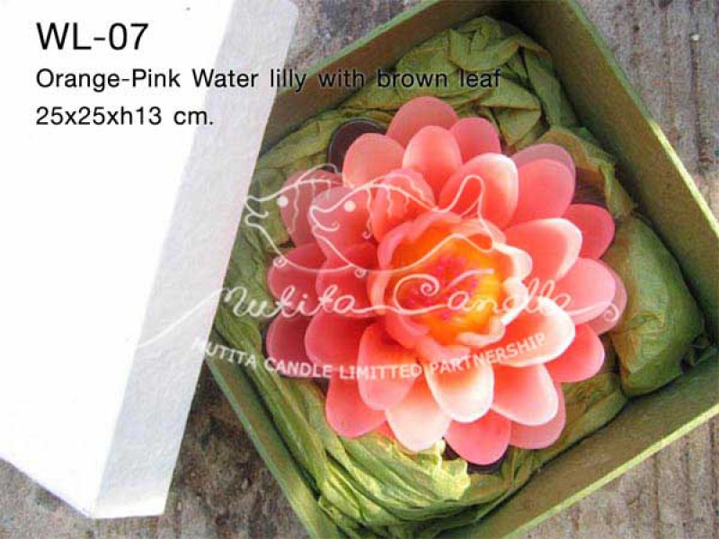 เทียนหอม เดชอุดม : WATER LILY SET|Orange-Pink Water Lilly With Brown Leaf
A TOUCH OF THAI LOTUS CANDLES|WL-07|25 x 25 x h 13 cm