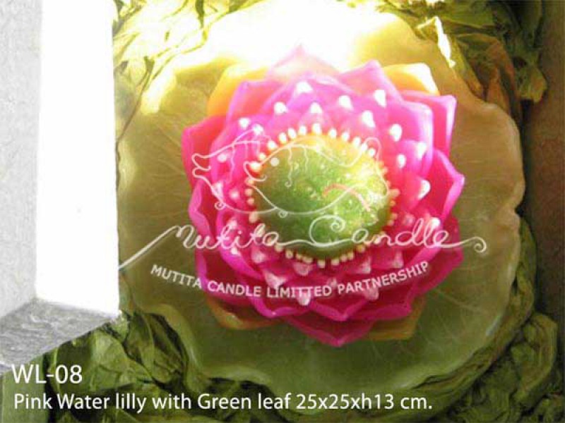 เทียนหอม เดชอุดม : WATER LILY SET|Pink Water Lilly With Green Leaf
A TOUCH OF THAI LOTUS CANDLES|WL-08|25 x 25 x h 13 cm